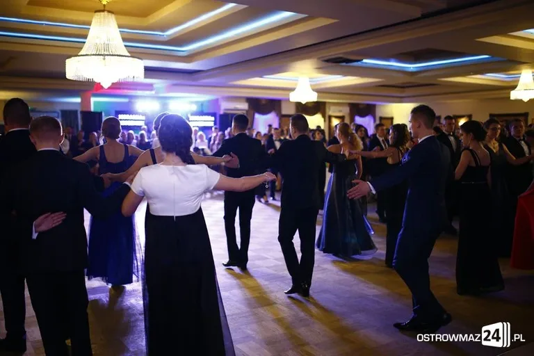 Podróż w czasie. Studniówka Kopernika 2015 (zdjęcia, wideo)
