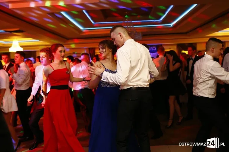 Podróż w czasie. Studniówka Kopernika 2015 (zdjęcia, wideo)