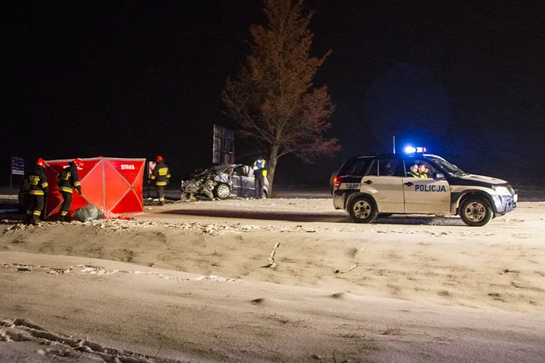 Śmiertelny wypadek na trasie Ostrów - Łomża (zdjęcia)