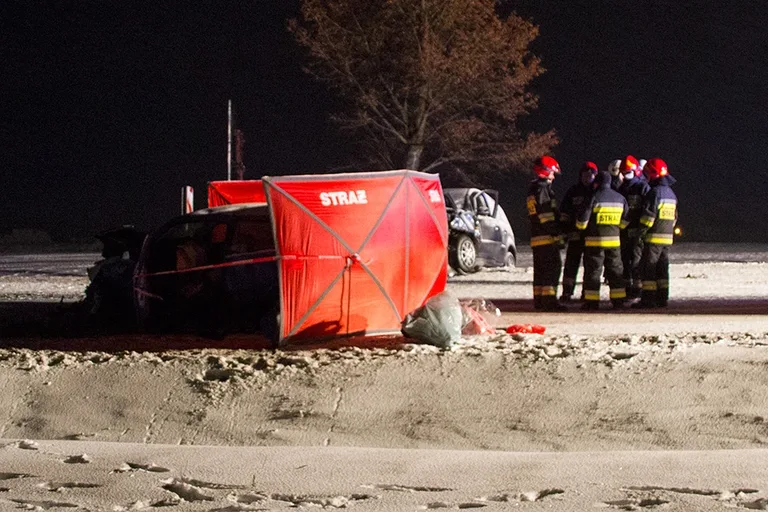 Śmiertelny wypadek na trasie Ostrów - Łomża (zdjęcia)
