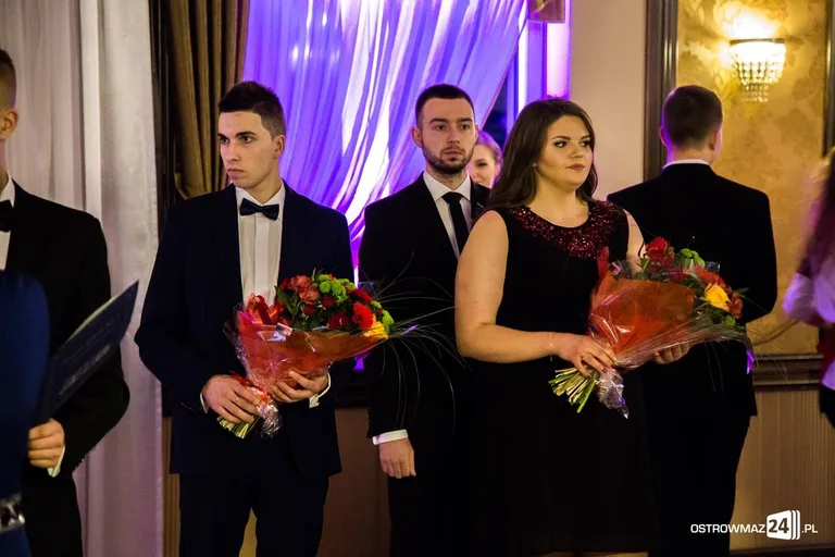 Studniówka ostrowskiego Rubinka (zdjęcia, wideo)