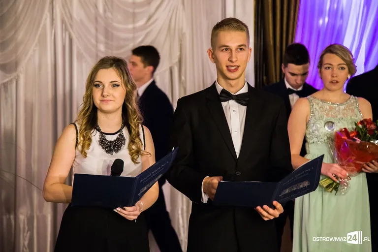 Studniówka ostrowskiego Rubinka (zdjęcia, wideo)
