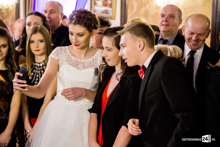 Studniówka ostrowskiego Rubinka (zdjęcia, wideo)
