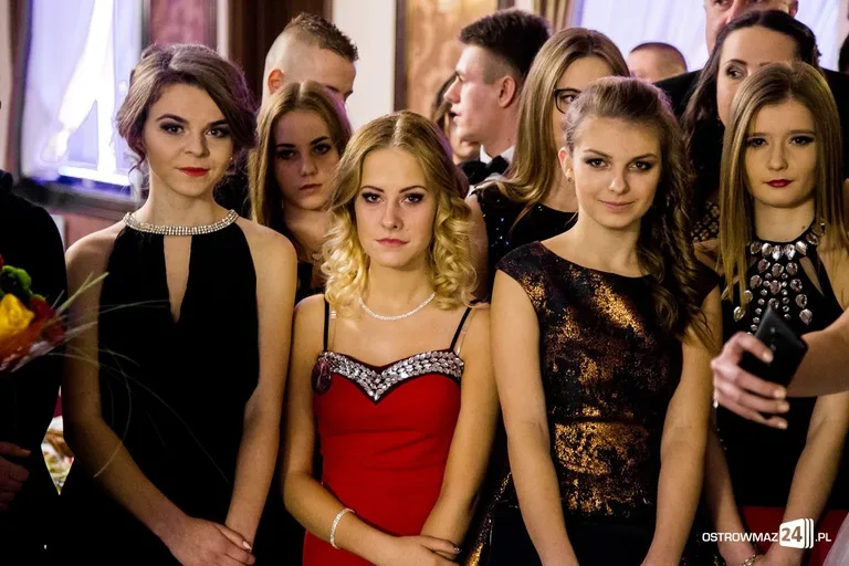 Studniówka ostrowskiego Rubinka (zdjęcia, wideo)
