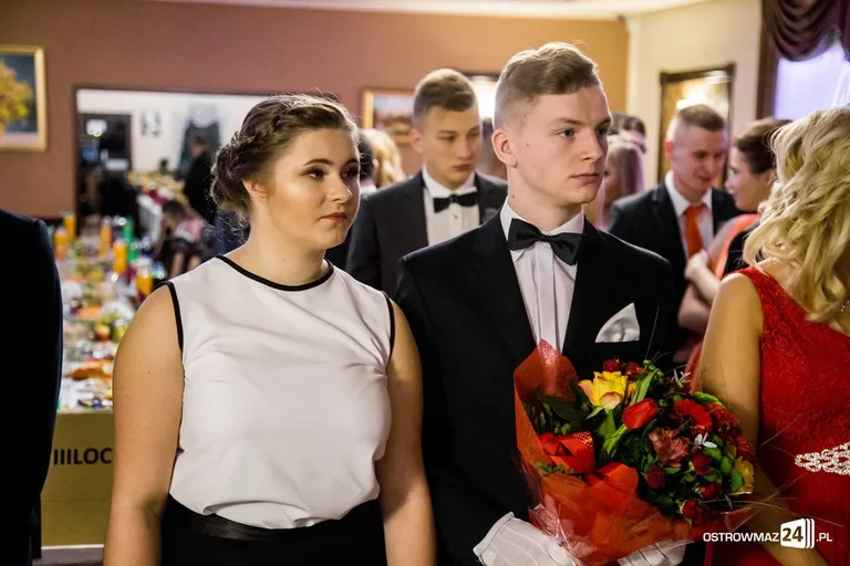 Studniówka ostrowskiego Rubinka (zdjęcia, wideo)
