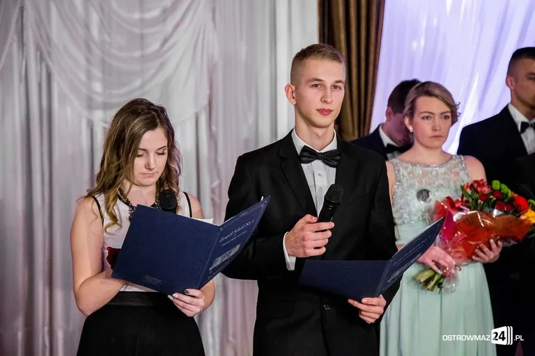 Studniówka ostrowskiego Rubinka (zdjęcia, wideo)