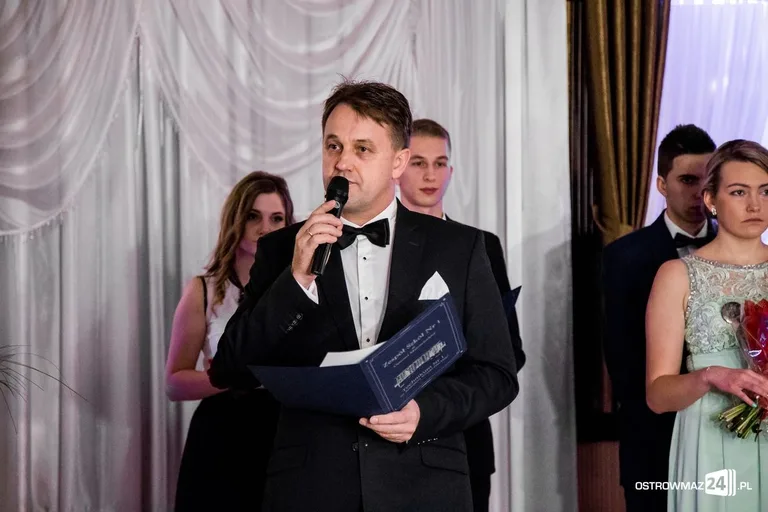 Studniówka ostrowskiego Rubinka (zdjęcia, wideo)