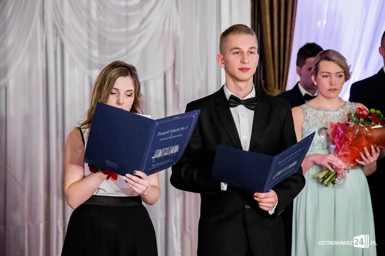 Studniówka ostrowskiego Rubinka (zdjęcia, wideo)