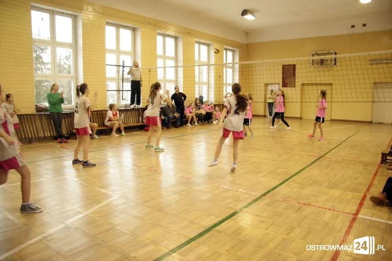 Miejska liga siatkówki dziewcząt (zdjęcia)