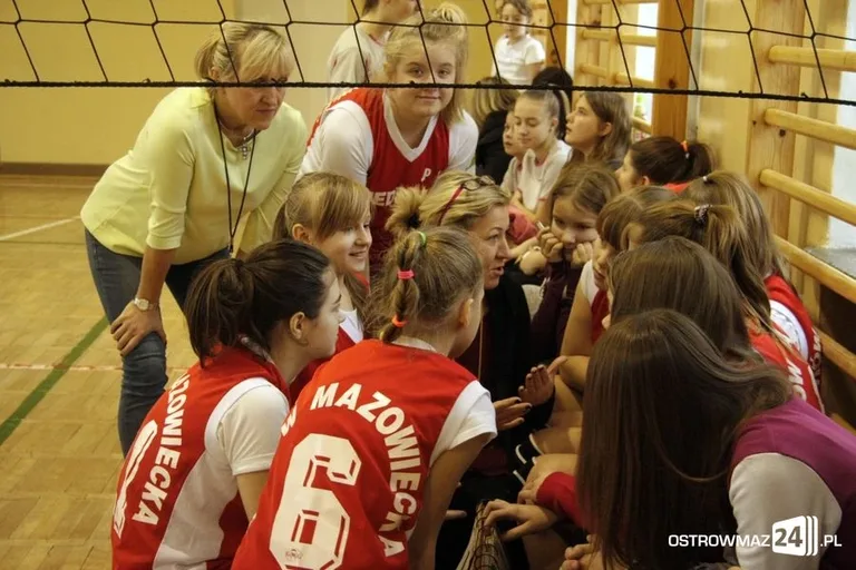 Miejska liga siatkówki dziewcząt (zdjęcia)