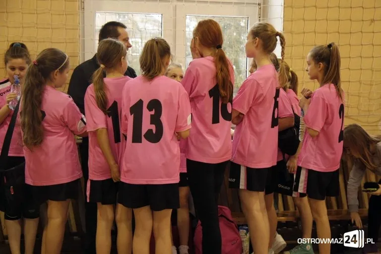Miejska liga siatkówki dziewcząt (zdjęcia)