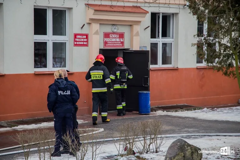 Pożar szkoły. Ponad 500 ewakuowanych (zdjęcia)