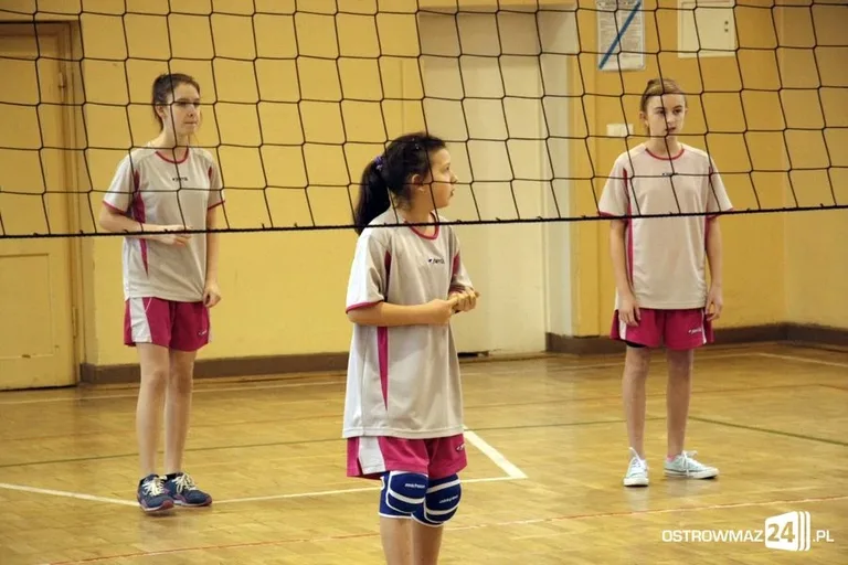 Miejska liga siatkówki dziewcząt (zdjęcia)
