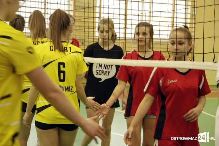 Miejska liga siatkówki dziewcząt (zdjęcia)