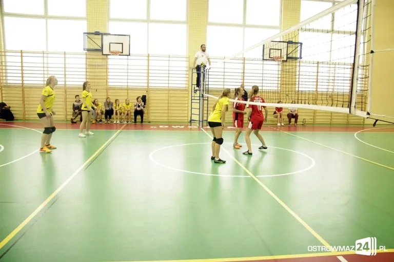 Miejska liga siatkówki dziewcząt (zdjęcia)