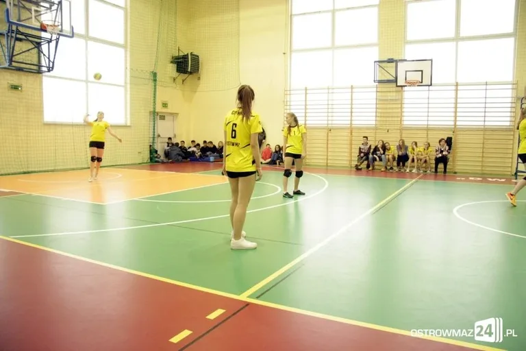 Miejska liga siatkówki dziewcząt (zdjęcia)