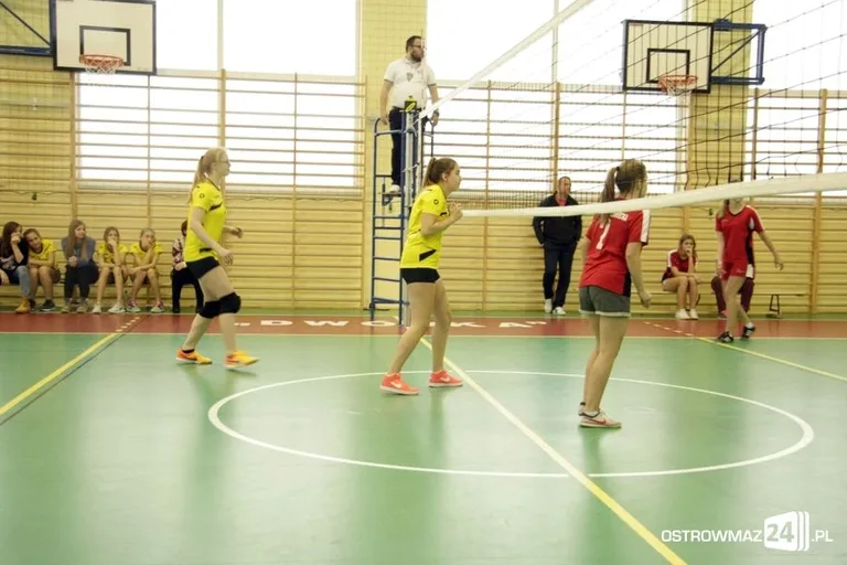 Miejska liga siatkówki dziewcząt (zdjęcia)