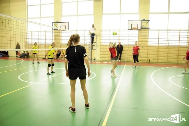Miejska liga siatkówki dziewcząt (zdjęcia)
