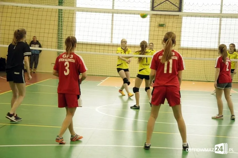 Miejska liga siatkówki dziewcząt (zdjęcia)