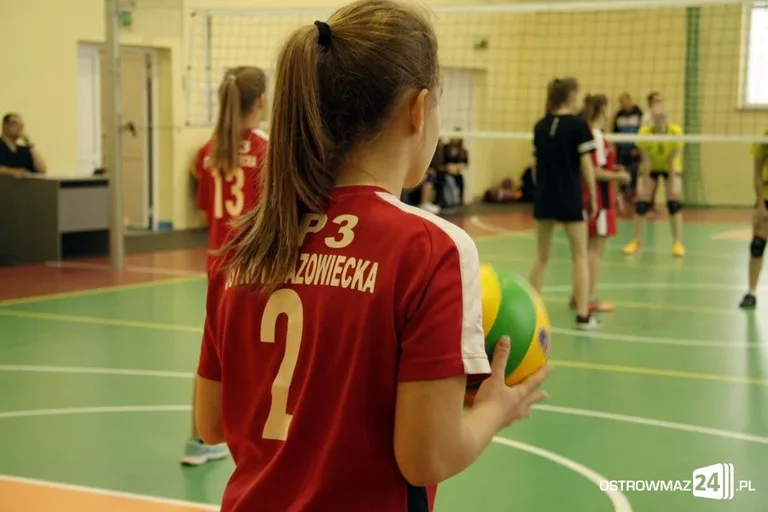 Miejska liga siatkówki dziewcząt (zdjęcia)
