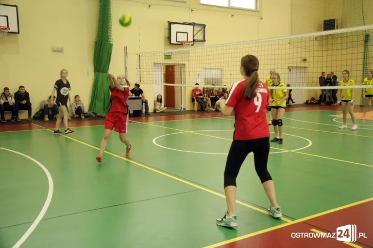 Miejska liga siatkówki dziewcząt (zdjęcia)