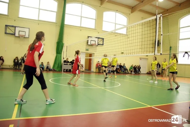 Miejska liga siatkówki dziewcząt (zdjęcia)