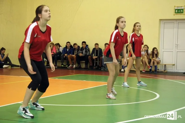 Miejska liga siatkówki dziewcząt (zdjęcia)