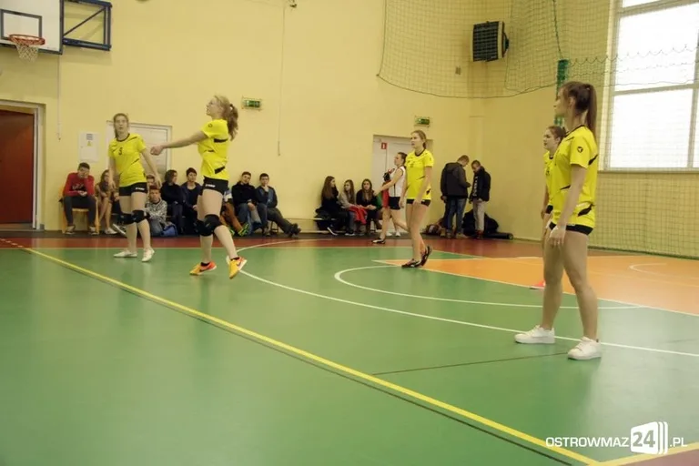 Miejska liga siatkówki dziewcząt (zdjęcia)