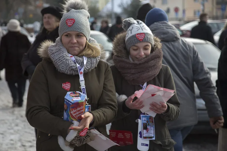 WOŚP kwestuje w Ostrowi (aktualizacja, zdjęcia)