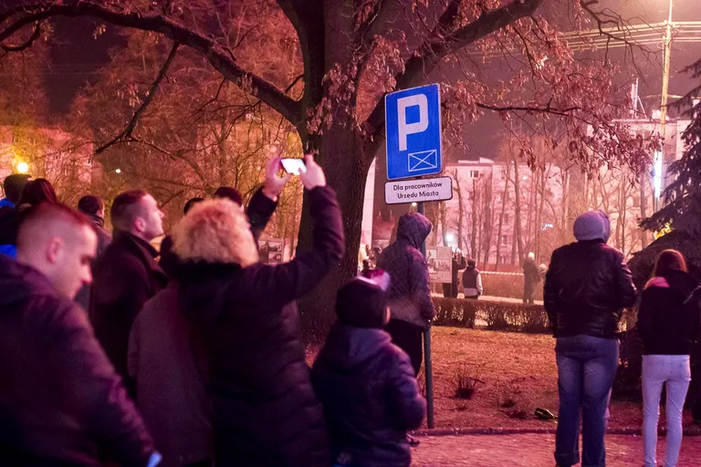 Sylwestrowa noc nad Ostrowią Mazowiecką (wideo)