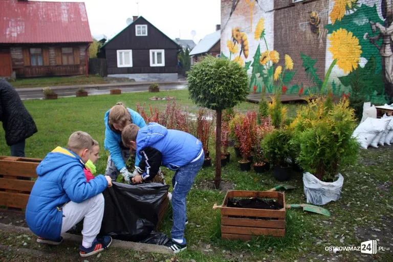 Posprzątali na "Skwerku obfitości" (zdjęcia)