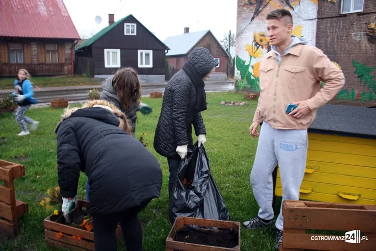 Posprzątali na "Skwerku obfitości" (zdjęcia)