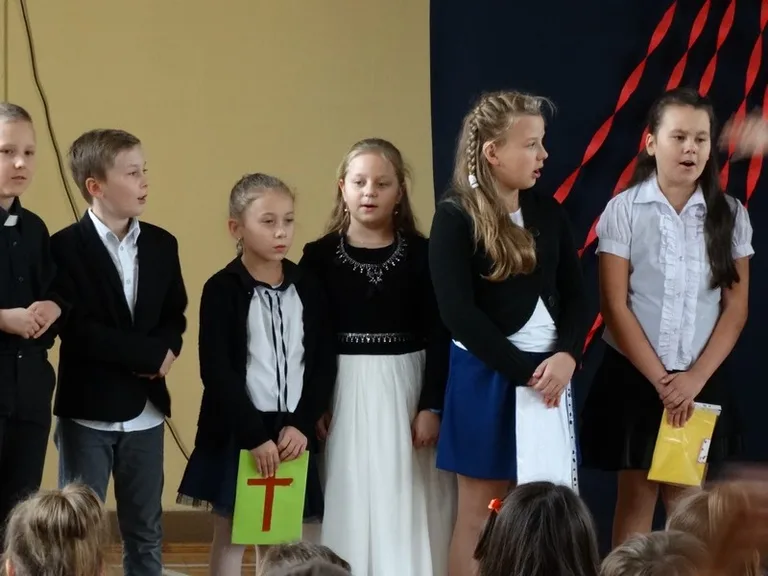 Oddali cześć św. Janowi Pawłowi II (zdjęcia)