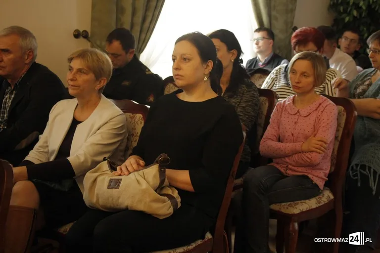 Konsultacje społeczne bez mieszkańców miasta (zdjęcia)