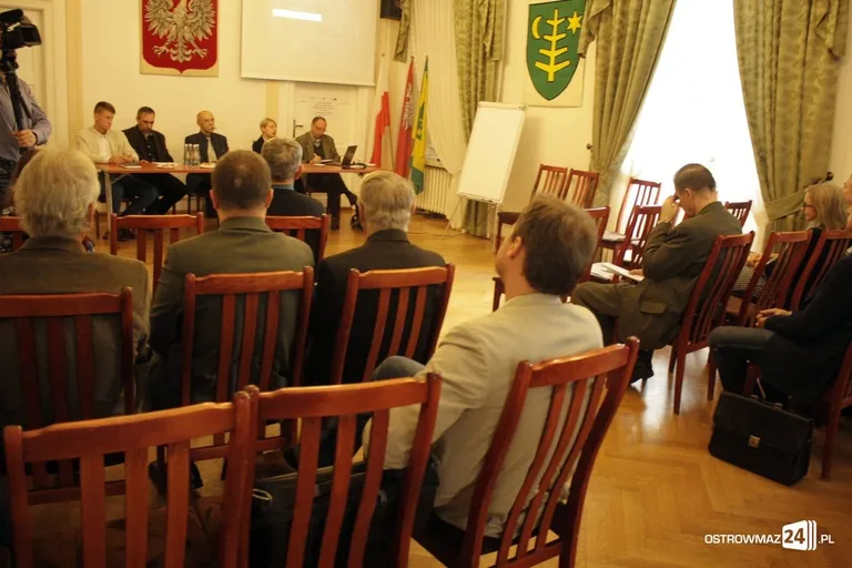 Konsultacje społeczne bez mieszkańców miasta (zdjęcia)
