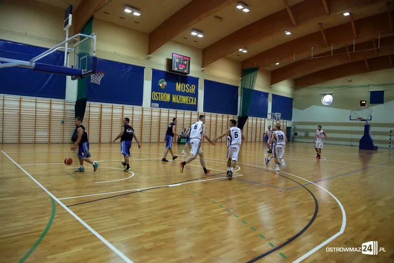 Zacięta walka Sokoła z Księżakiem (zdjęcia, wideo)