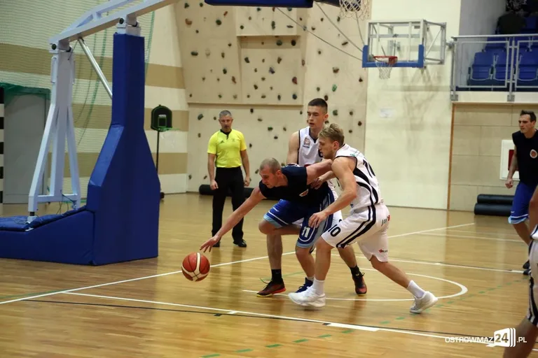 Zacięta walka Sokoła z Księżakiem (zdjęcia, wideo)