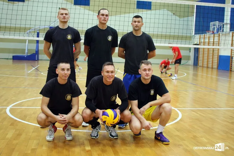 Wystartowała ostrowska liga siatkówki (zdjęcia)