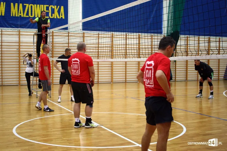 Wystartowała ostrowska liga siatkówki (zdjęcia)