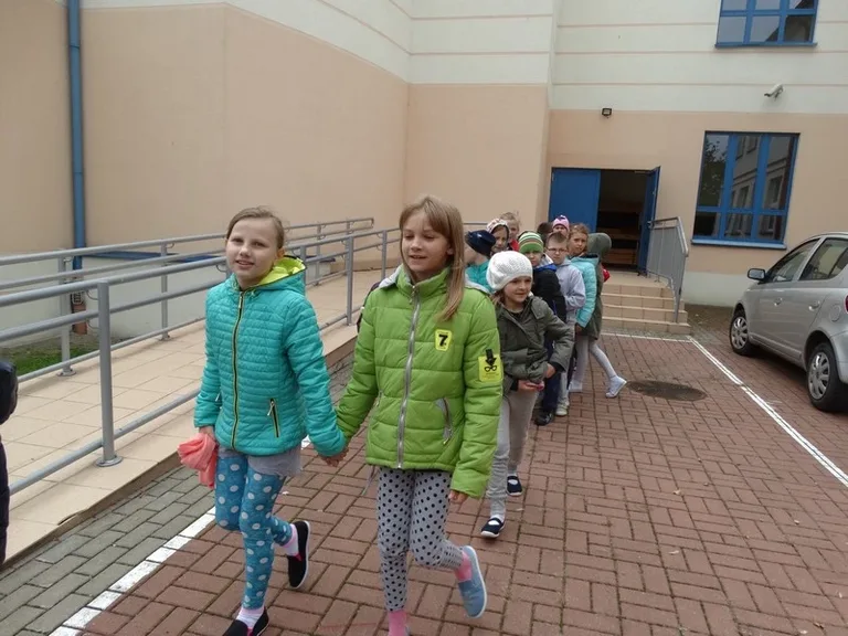 Próbna ewakuacja szkoły (zdjęcia)