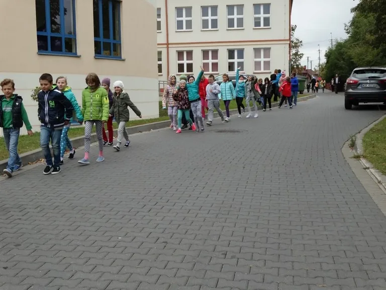 Próbna ewakuacja szkoły (zdjęcia)