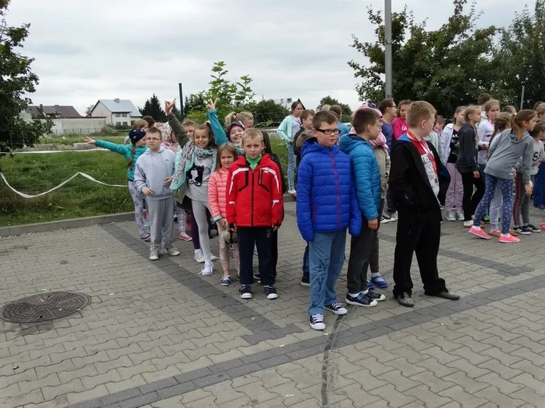 Próbna ewakuacja szkoły (zdjęcia)