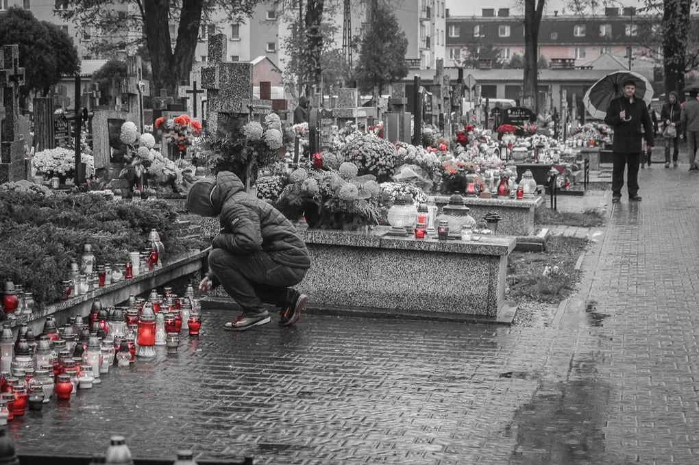 Z wizytą na ostrowskim cmentarzu (zdjęcia)