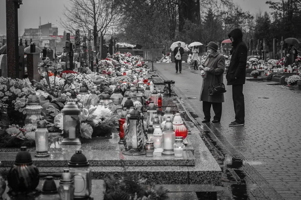Z wizytą na ostrowskim cmentarzu (zdjęcia)