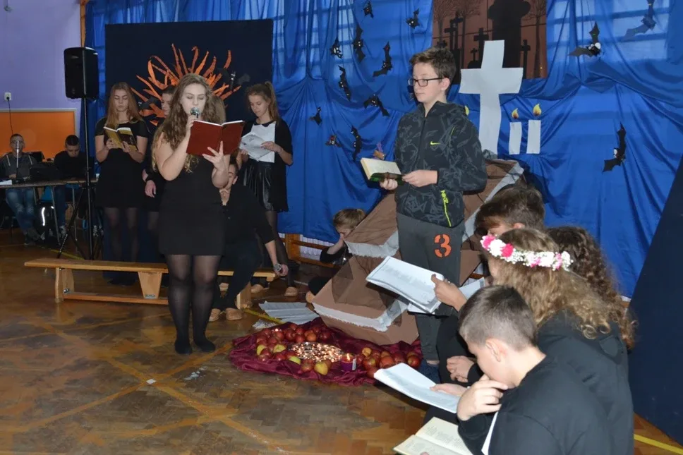 Tajemniczy obrzęd w ZSP nr 3 (zdjęcia)