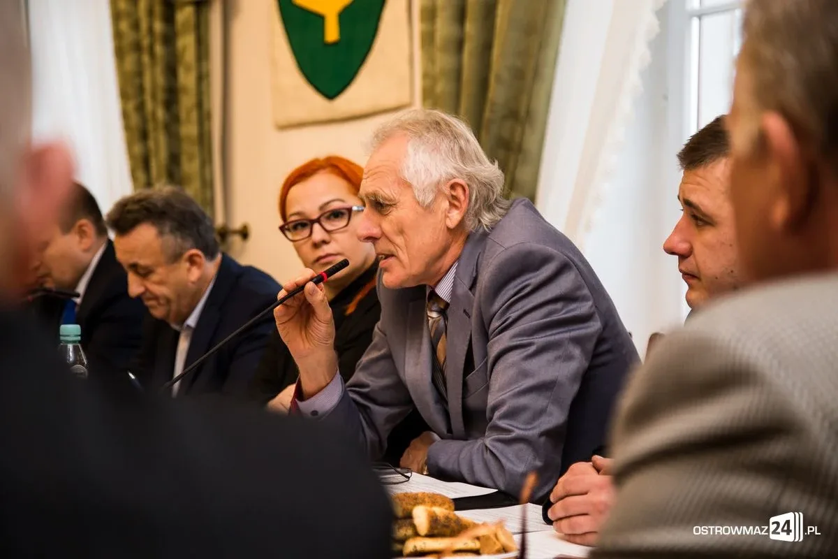 Dyskusje o stypendiach i nasycalni na sesji (zdjęcia)