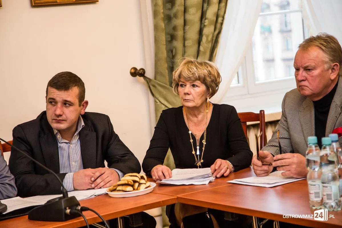 Dyskusje o stypendiach i nasycalni na sesji (zdjęcia)