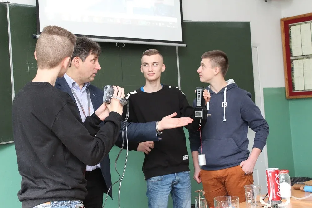 O prawie Archimedesa w Zespole Szkół nr 1 (zdjęcia)