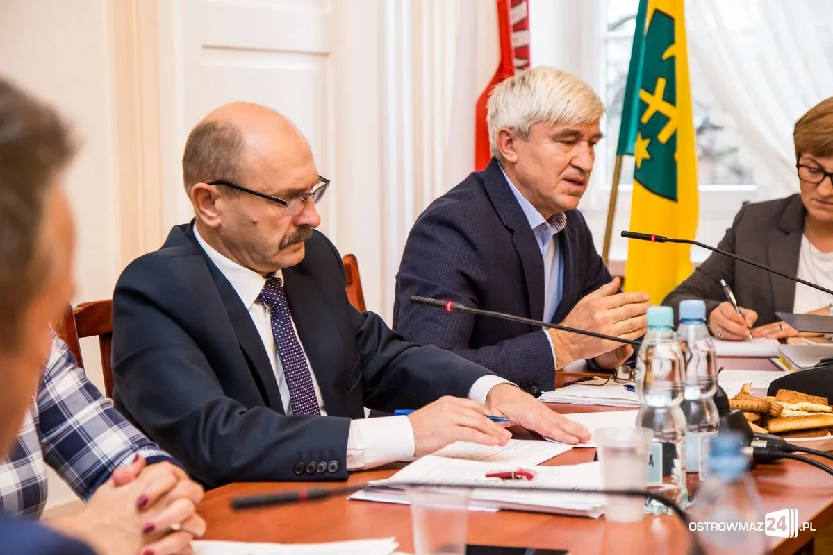 Dyskusje o stypendiach i nasycalni na sesji (zdjęcia)