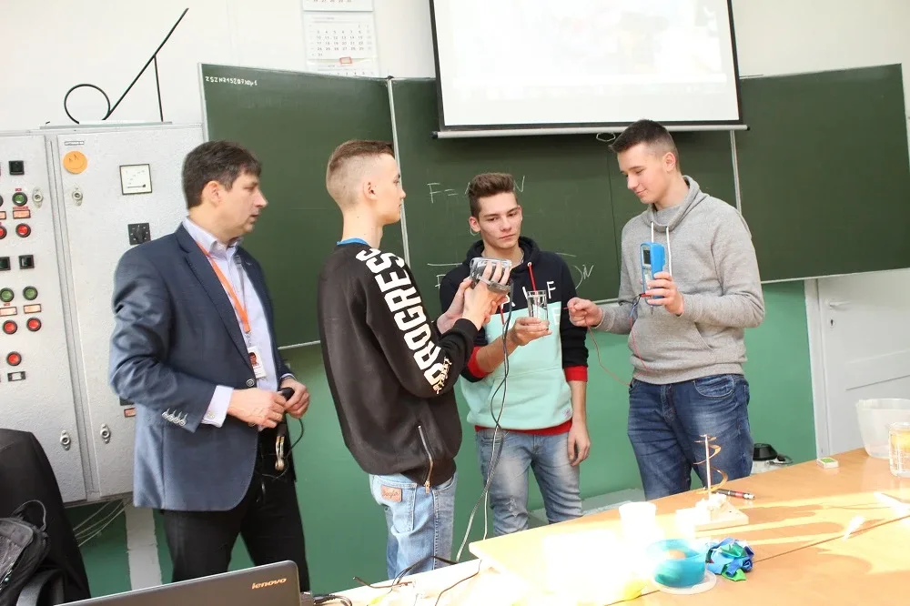 O prawie Archimedesa w Zespole Szkół nr 1 (zdjęcia)